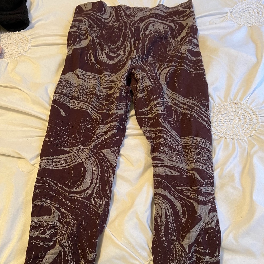 Athleta maroon silver metallic legging size medium very gently used